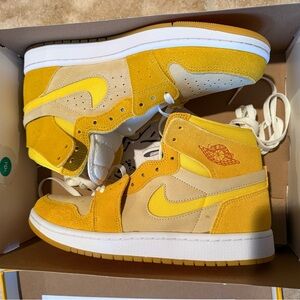 NEW Jordan 1 High Zoom Air CMFT 2
Yellow Ochre (Women's) 11.5